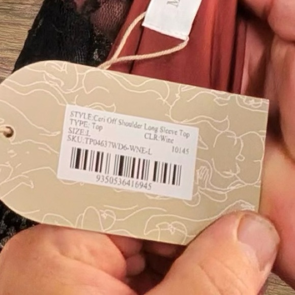 Meshki Rust Cutout Long Sleeve Blouse - Picture 5 of 6